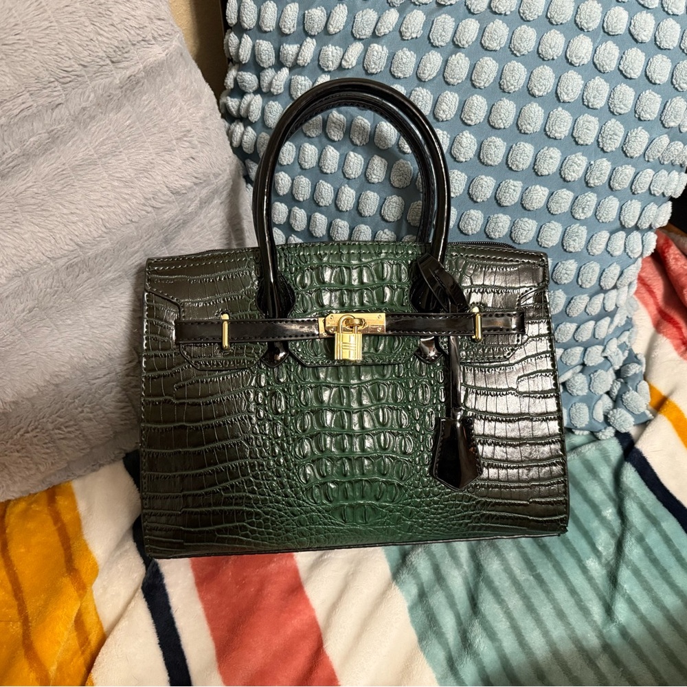 Wirkin Bag - designer inspired Elegant Green Crocodile-Embossed Handbag